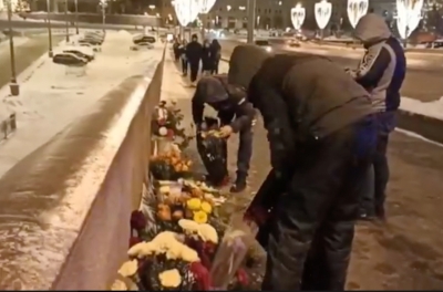 В российских городах уничтожают стихийные мемориалы Алексею Навальному