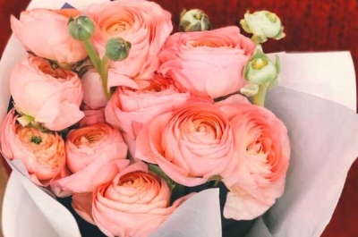 Мошенник забрал у московской пенсионерки 1,8 млн рублей и подарил букет цветов
